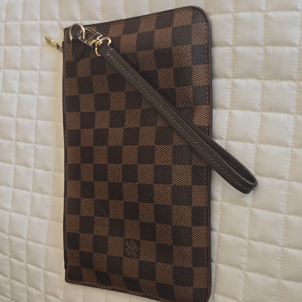 💥💥ON HOLD💥💥 💯Authentic⭐️⭐️ Louis Vuitton Neverfull Pouch